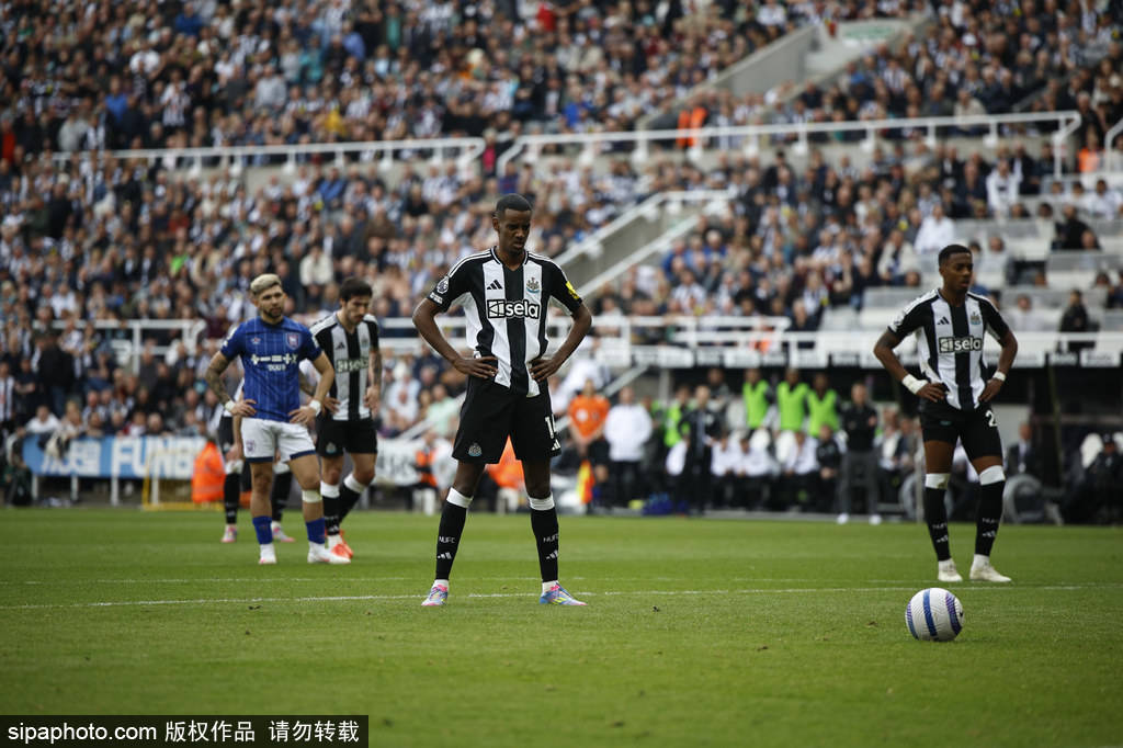 伊萨克缺席PFA颁奖典礼,利物浦转会风波再起! 伊萨克缺席PFA颁奖典礼,利物浦转会风波再起!