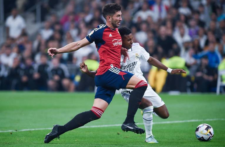 西甲焦点战:皇家马德里主场迎战奥萨苏纳,卫冕冠军的新赛季首秀考验 西甲焦点战:皇家马德里主场迎战奥萨苏纳,卫冕冠军的新赛季首秀考验