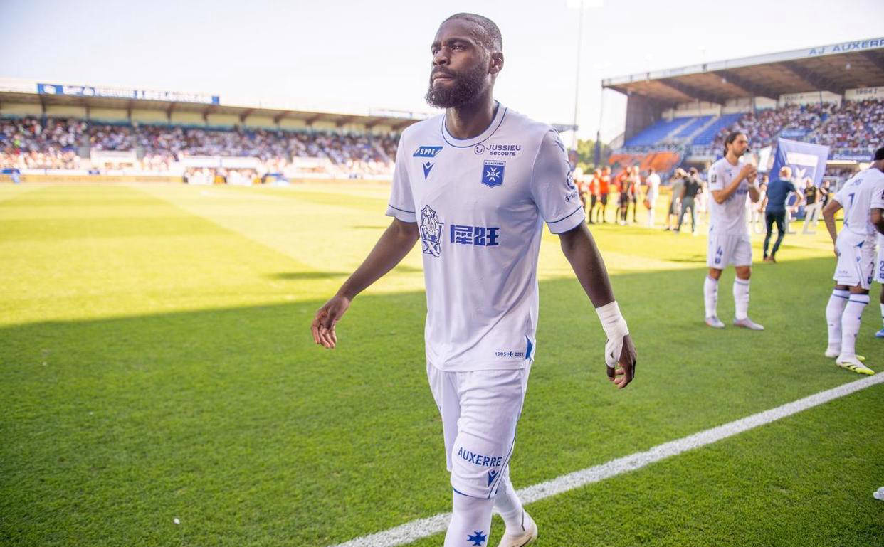 法甲第15夺得首胜:尼斯3-1逆袭欧塞尔,22岁卢谢送出两次助攻 法甲第15夺得首胜:尼斯3-1逆袭欧塞尔,22岁卢谢送出两次助攻