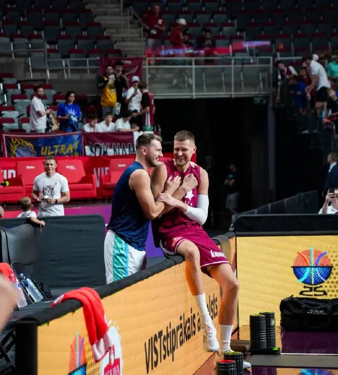 拉脱维亚篮协:为请东契奇来打比赛 报销了他们路费 拉脱维亚篮协:为请东契奇来打比赛 报销了他们路费