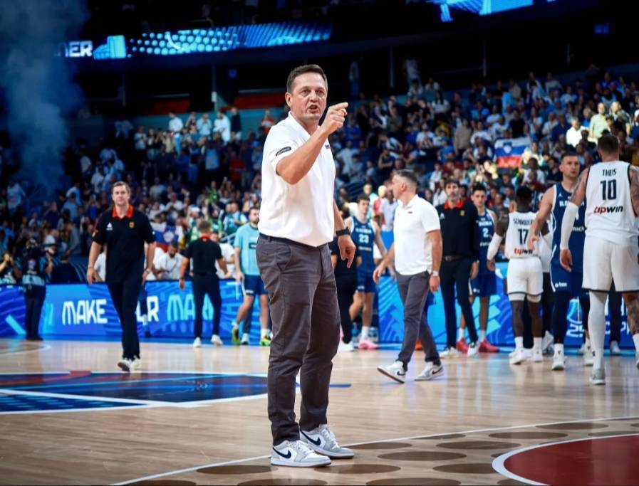 斯洛文尼亚主帅质疑判罚 东契奇:这辈子没遇过这种事 斯洛文尼亚主帅质疑判罚 东契奇:这辈子没遇过这种事