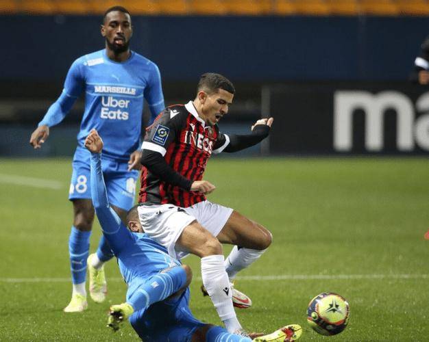 法甲:雷恩 VS 里昂,榜首劲旅能否客场奏凯? 法甲:雷恩 VS 里昂,榜首劲旅能否客场奏凯?